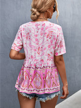 Top bohemio con cuello en V y estampado floral